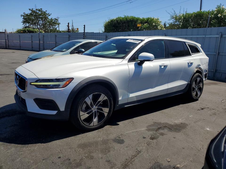 61750856 :رقم المزاد ، YV4102WK4L1043972 vin ، 2020 Volvo V60 Cross Country مزاد بيع