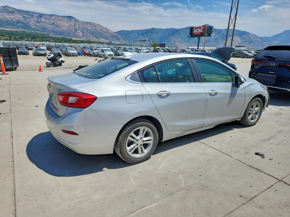 Продаж на аукціоні авто 2018 Chevrolet Cruze, vin: 1G1BE5SM5J7238886, номер лоту: 62718526