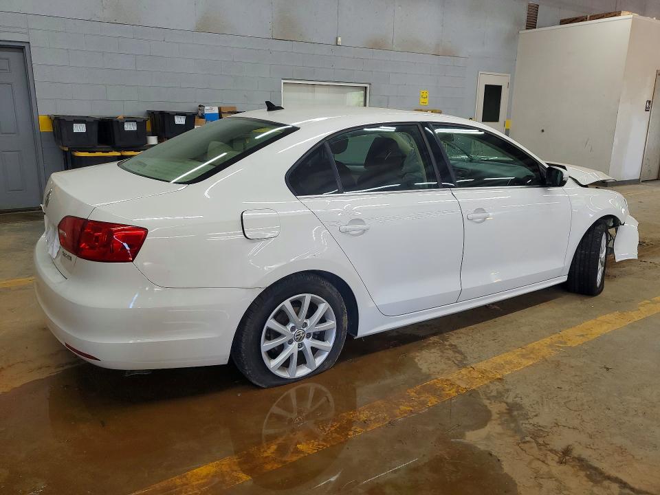 61103926 :رقم المزاد ، 3VWDP7AJ2DM353918 vin ، 2013 Volkswagen Jetta مزاد بيع