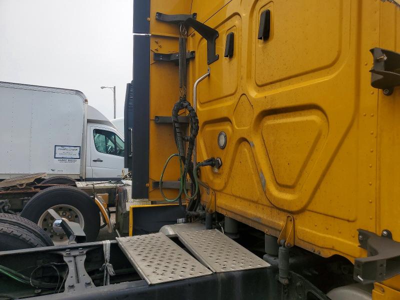 60578746 :رقم المزاد ، 3AKJHHDR9LSLP1260 vin ، 2020 Freightliner Cascadia 126 مزاد بيع