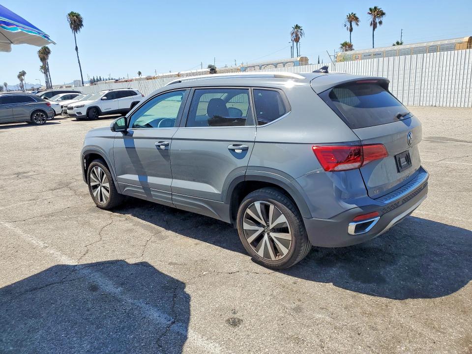 61902626 :رقم المزاد ، 3VVSX7B2XPM302755 vin ، 2023 Volkswagen Taos مزاد بيع
