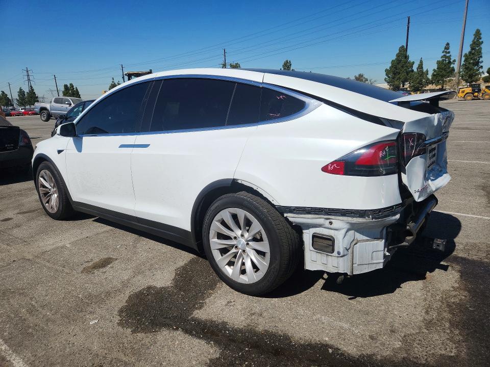 Продаж на аукціоні авто 2018 Tesla Model X, vin: 5YJXCAE20JF124276, номер лоту: 59745146