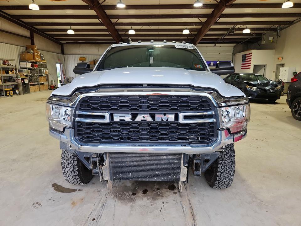 62539896 :رقم المزاد ، 3C63RRGL8NG151833 vin ، 2022 Ram 3500 مزاد بيع