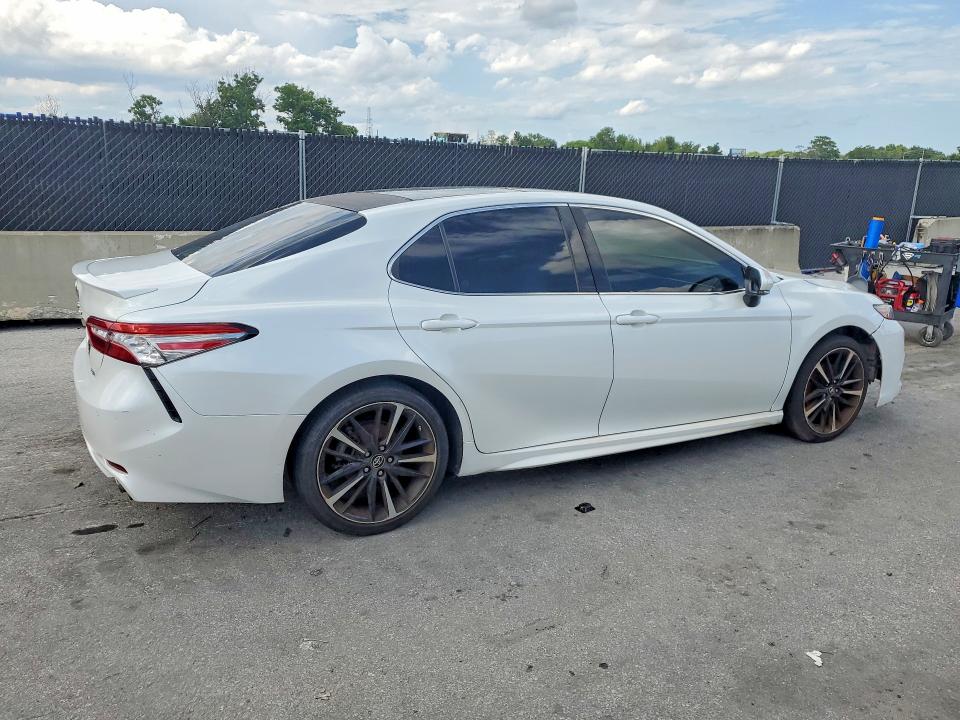 Продаж на аукціоні авто 2018 Toyota Camry, vin: 4T1B61HK3JU127513, номер лоту: 59913746