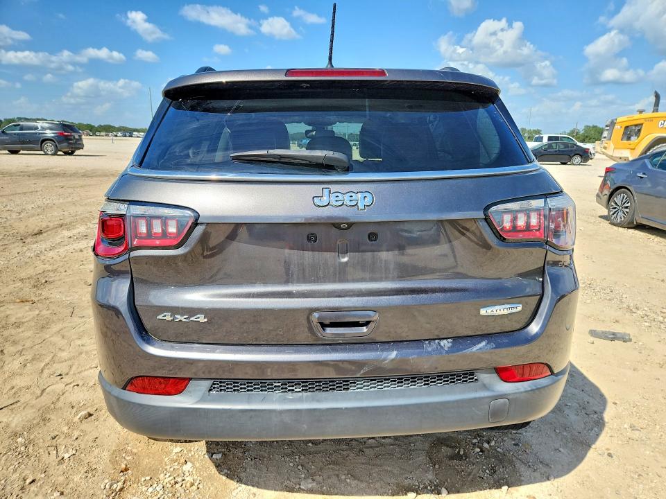 59668216 :رقم المزاد ، 3C4NJDBBXJT315658 vin ، 2018 Jeep Compass مزاد بيع