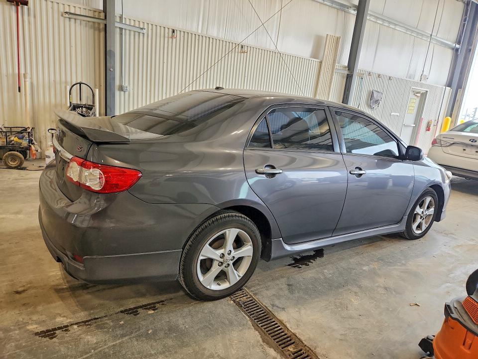 60703246 :رقم المزاد ، 5YFBU4EE2CP047209 vin ، 2012 Toyota Corolla مزاد بيع