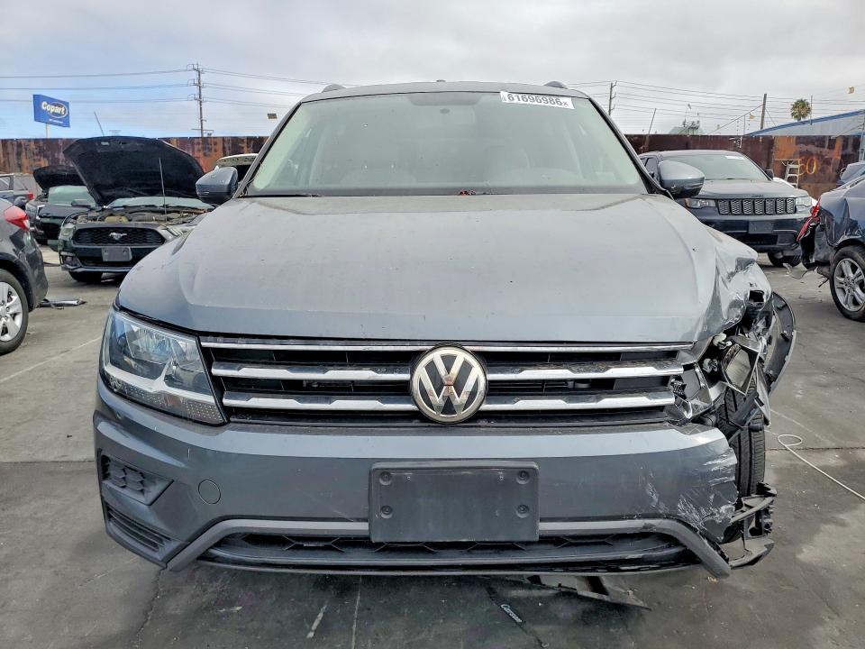 Продажа на аукционе авто 2019 Volkswagen Tiguan, vin: 3VV1B7AX0KM196395, номер лота: 61696986
