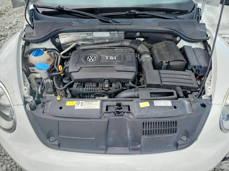 61806176 :رقم المزاد ، 3VWF17AT8FM648410 vin ، 2015 Volkswagen Beetle مزاد بيع