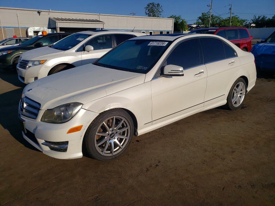 Продажа на аукционе авто 2013 Mercedes-benz C, vin: WDDGF8AB6DR287945, номер лота: 61718236