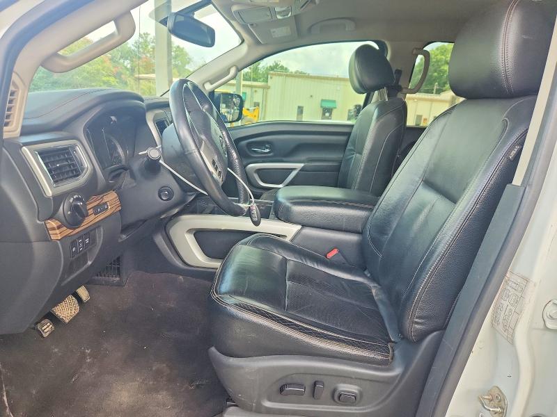 60797306 :رقم المزاد ، 1N6AA1E62HN537775 vin ، 2017 Nissan Titan مزاد بيع