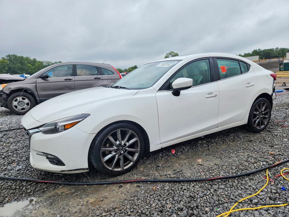 61982916 :رقم المزاد ، 3MZBN1W35JM158668 vin ، 2018 Mazda 3 مزاد بيع