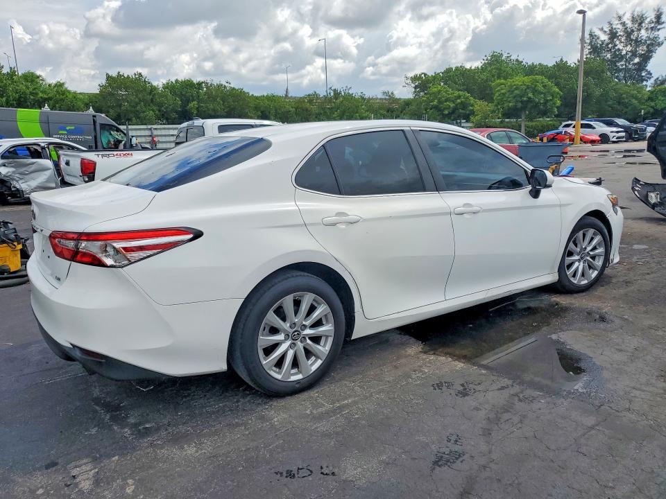 Продаж на аукціоні авто 2018 Toyota Camry, vin: 4T1B11HK9JU036261, номер лоту: 59149726