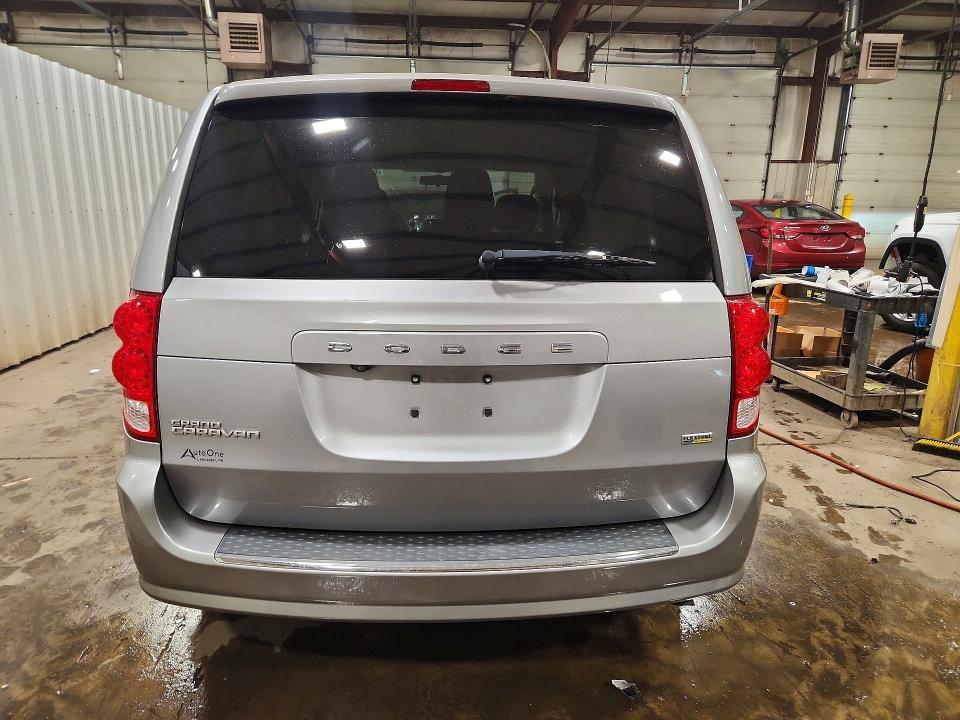 61196496 :رقم المزاد ، 2C4RDGBG2JR224702 vin ، 2018 Dodge Grand Caravan مزاد بيع
