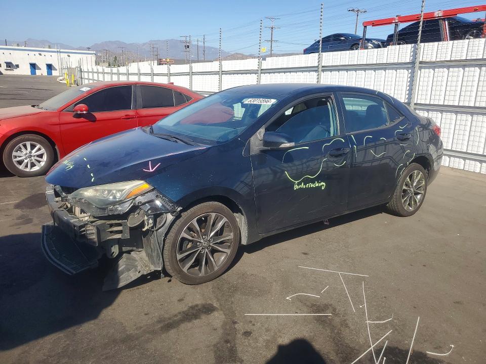 63015596 :رقم المزاد ، 5YFBURHE5JP847671 vin ، 2018 Toyota Corolla مزاد بيع