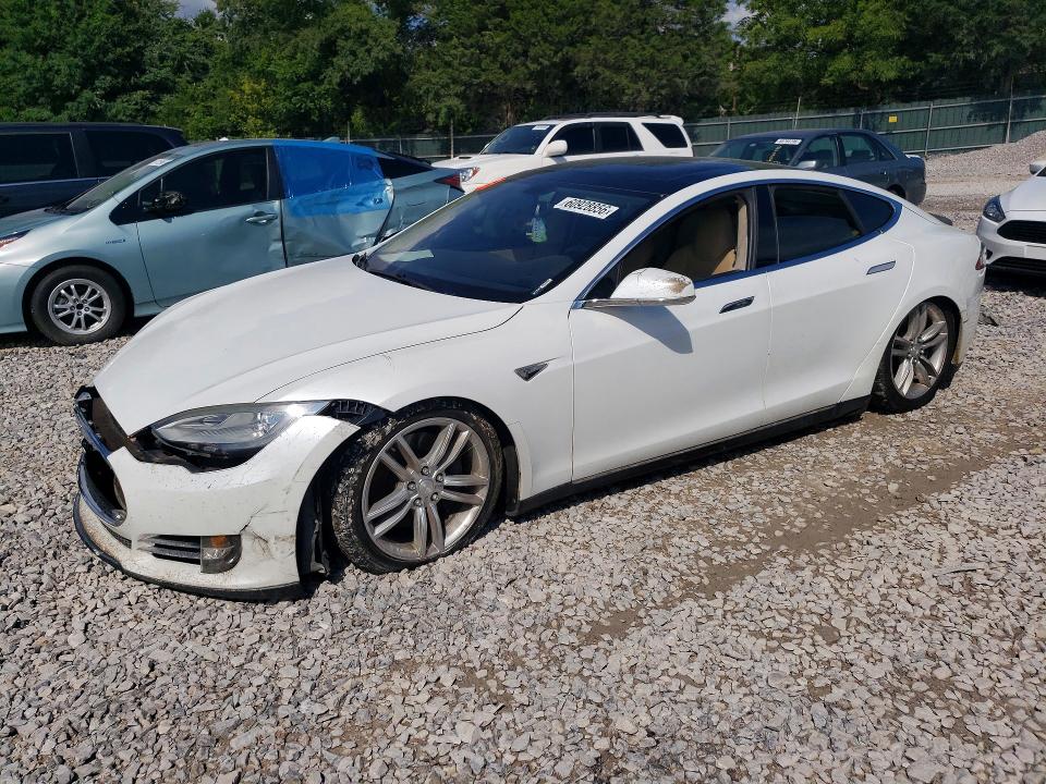 2013 Tesla Model S მანქანა იყიდება აუქციონზე, vin: 5YJSA1DP7DFP06103, აუქციონის ნომერი: 60928856