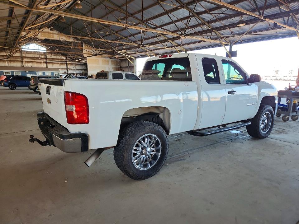 60688206 :رقم المزاد ، 1GCHK29K67E582521 vin ، 2007 Chevrolet Silverado مزاد بيع