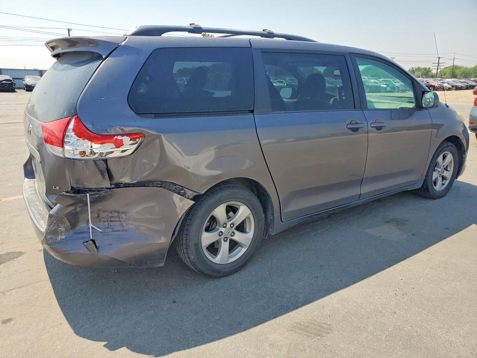 2011 Toyota Sienna მანქანა იყიდება აუქციონზე, vin: 5TDKK3DC8BS066515, აუქციონის ნომერი: 63687226