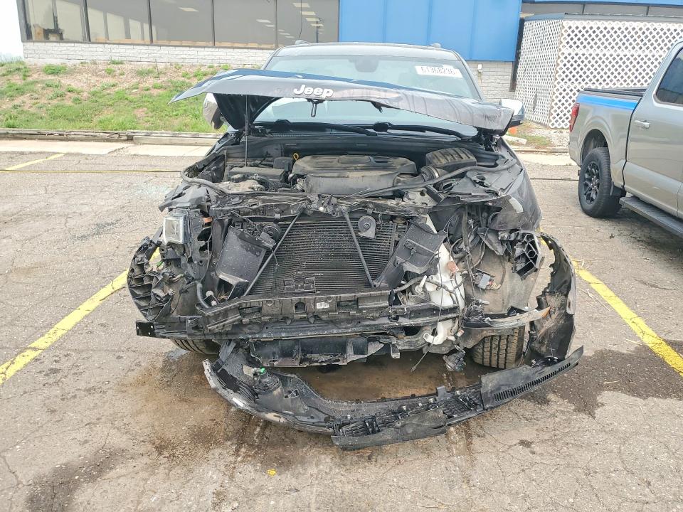 61368236 :رقم المزاد ، 1C4RJFBG4LC440565 vin ، 2020 Jeep Grand Cherokee مزاد بيع
