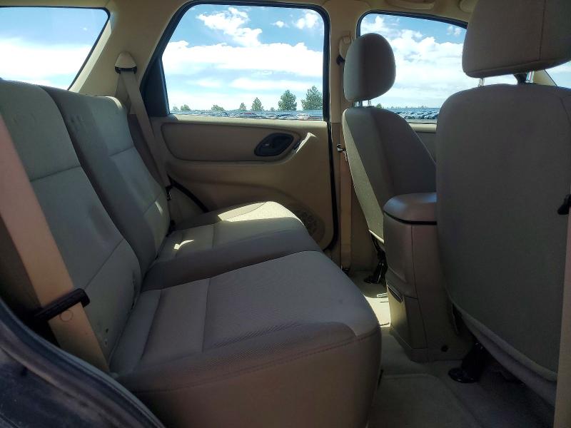60406306 :رقم المزاد ، 1FMYU92174KA80713 vin ، 2004 Ford Escape مزاد بيع