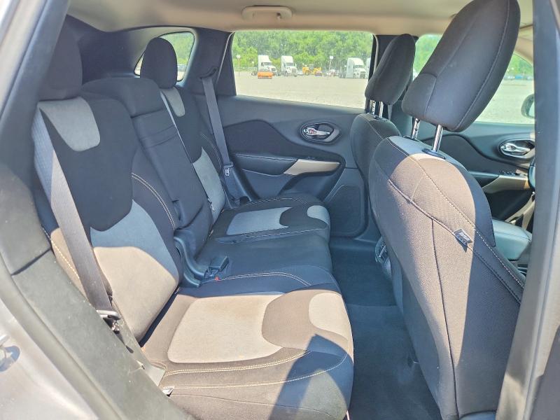 59367826 :رقم المزاد ، 1C4PJLCB7JD543124 vin ، 2018 Jeep Cherokee مزاد بيع