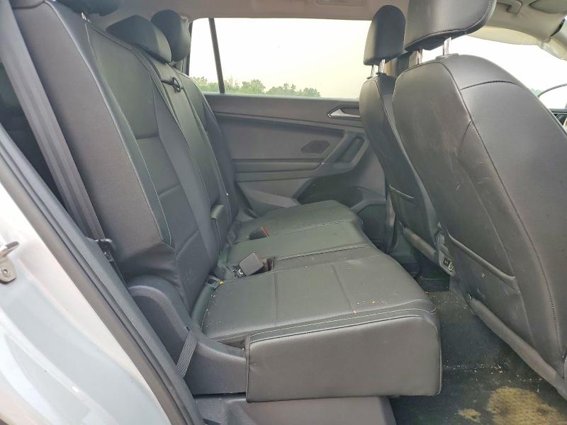 60842226 :رقم المزاد ، 3VV2B7AX3JM114940 vin ، 2018 Volkswagen Tiguan مزاد بيع
