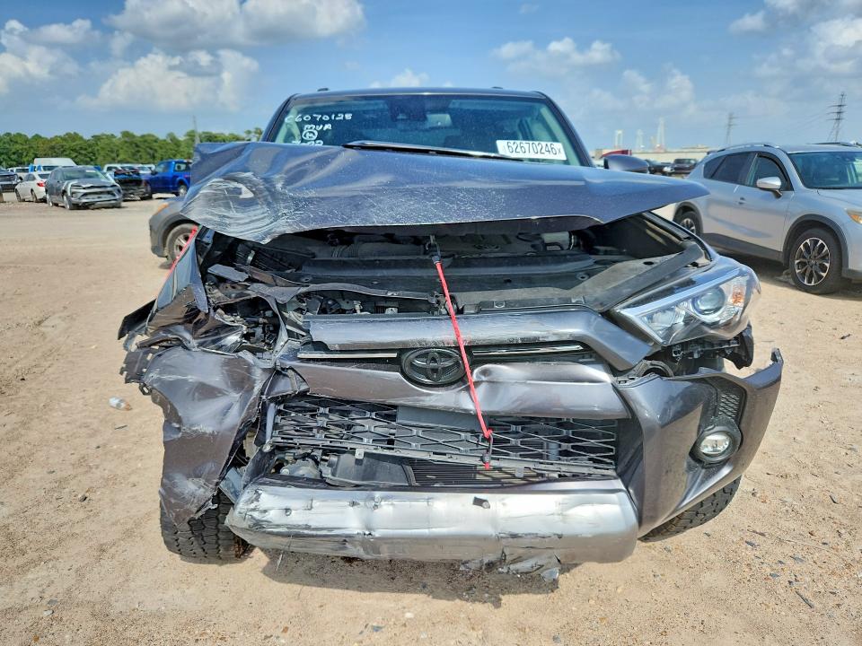 62670246 :رقم المزاد ، JTERU5JRXN6044447 vin ، 2022 Toyota 4runner مزاد بيع