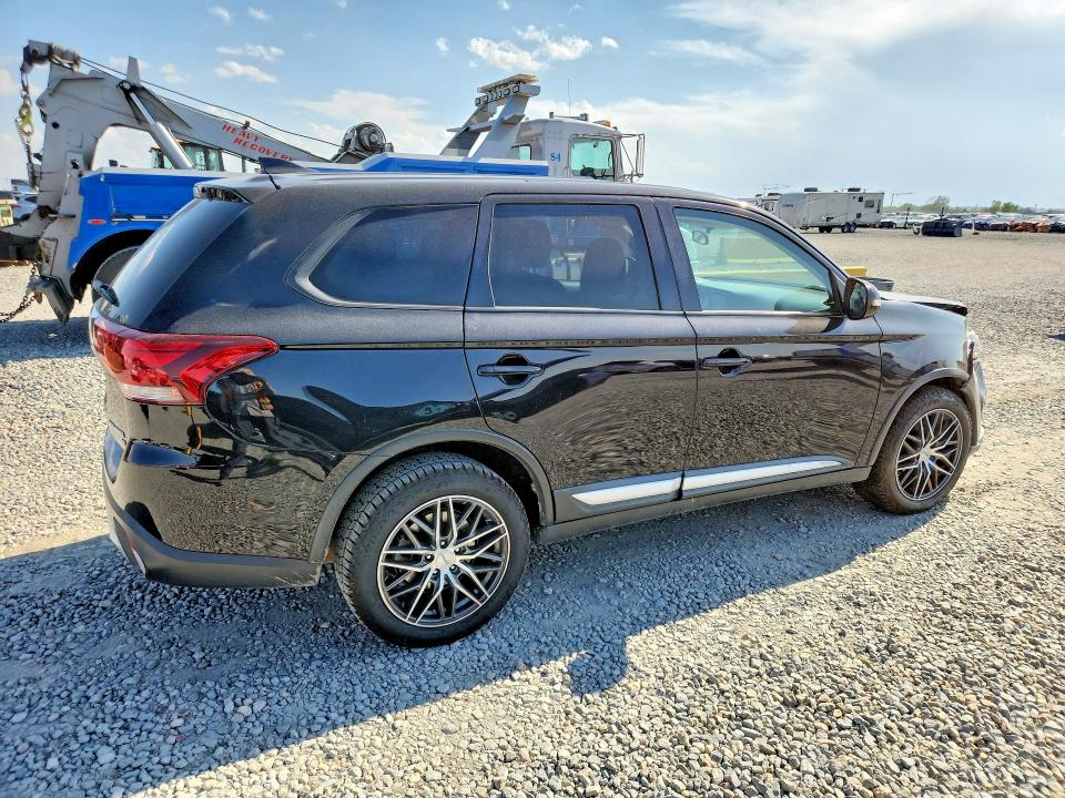 62229756 :رقم المزاد ، JA4AZ3A35JZ054566 vin ، 2018 Mitsubishi Outlander مزاد بيع