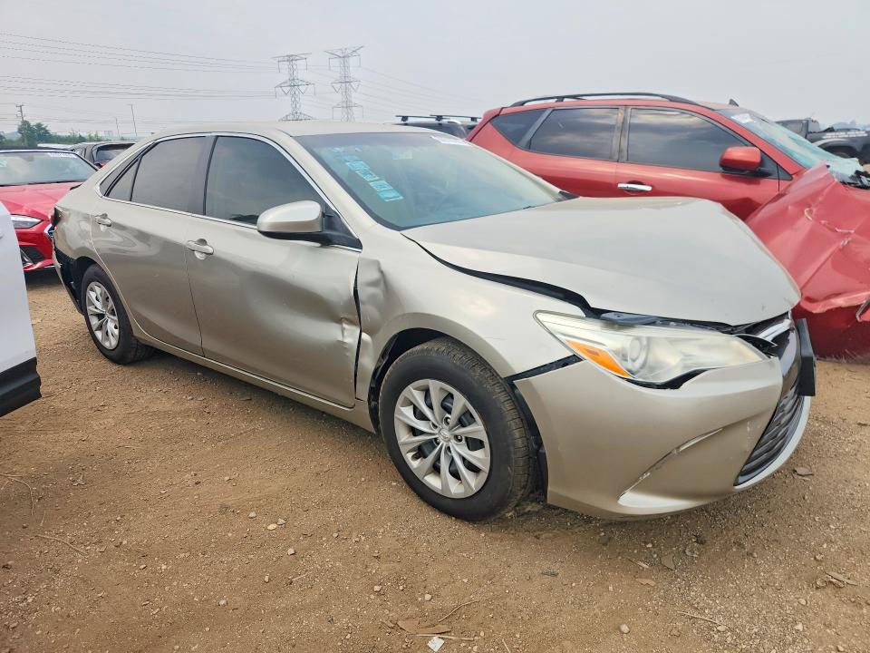 60018706 :رقم المزاد ، 4T4BF1FK6FR450518 vin ، 2015 Toyota Camry مزاد بيع