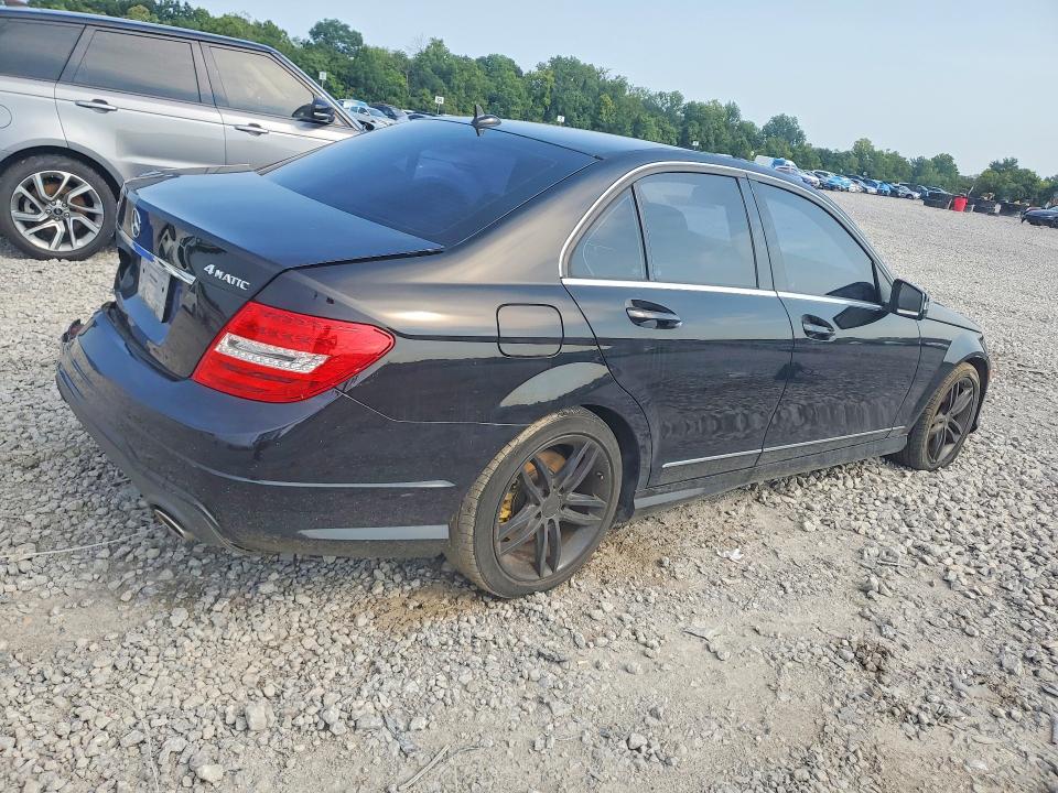 2013 Mercedes-benz C მანქანა იყიდება აუქციონზე, vin: WDDGF8AB3DG106926, აუქციონის ნომერი: 62843956