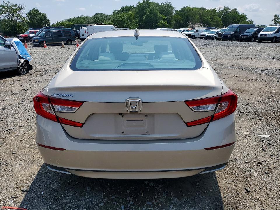61823546 :رقم المزاد ، 1HGCV1F13JA117959 vin ، 2018 Honda Accord مزاد بيع