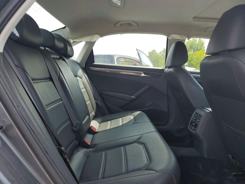 62590856 :رقم المزاد ، 1VWBT7A37HC073987 vin ، 2017 Volkswagen Passat مزاد بيع
