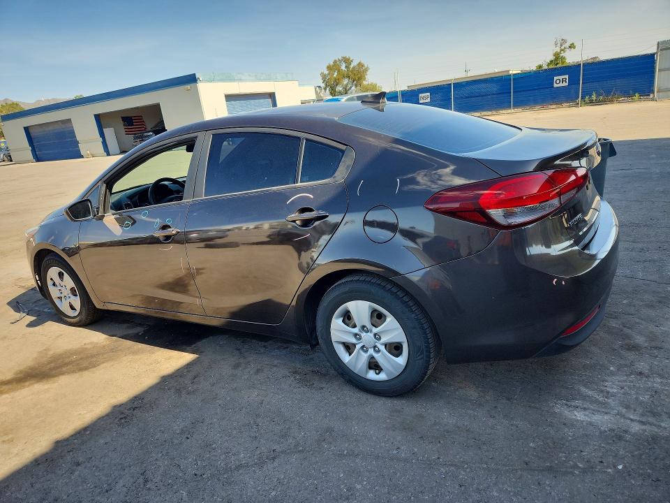 2018 Kia Forte მანქანა იყიდება აუქციონზე, vin: 3KPFL4A71JE180926, აუქციონის ნომერი: 59261736