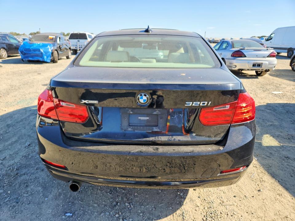 61083056 :رقم المزاد ، WBA3C3C54DF981866 vin ، 2013 Bmw 320 مزاد بيع