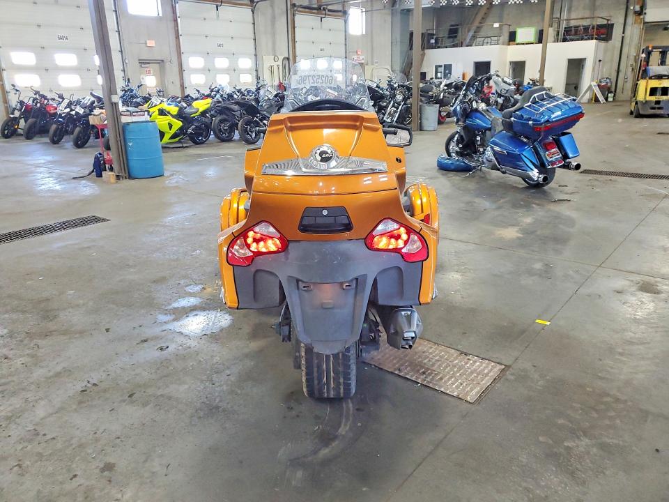 60252796 :رقم المزاد ، 2BXNBDD15EV001448 vin ، 2014 Can-am Spyder Roadster مزاد بيع
