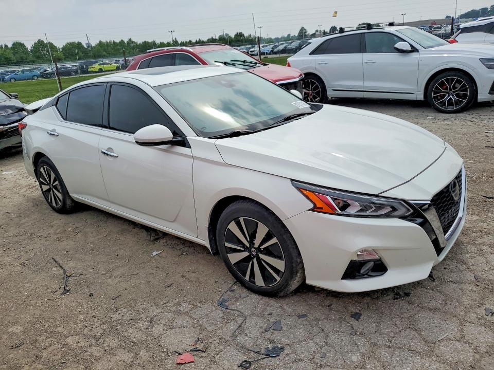 61511726 :رقم المزاد ، 1N4BL4DW4KN311867 vin ، 2019 Nissan Altima مزاد بيع