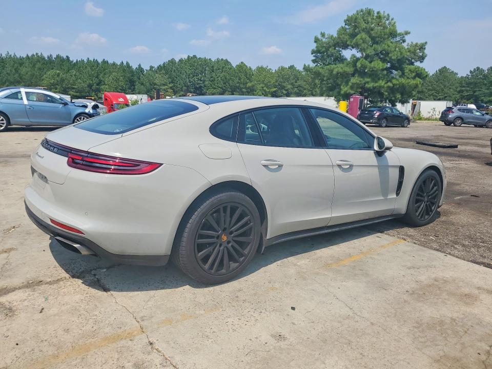 60658076 :رقم المزاد ، WP0AA2A71HL102782 vin ، 2017 Porsche Panamera مزاد بيع