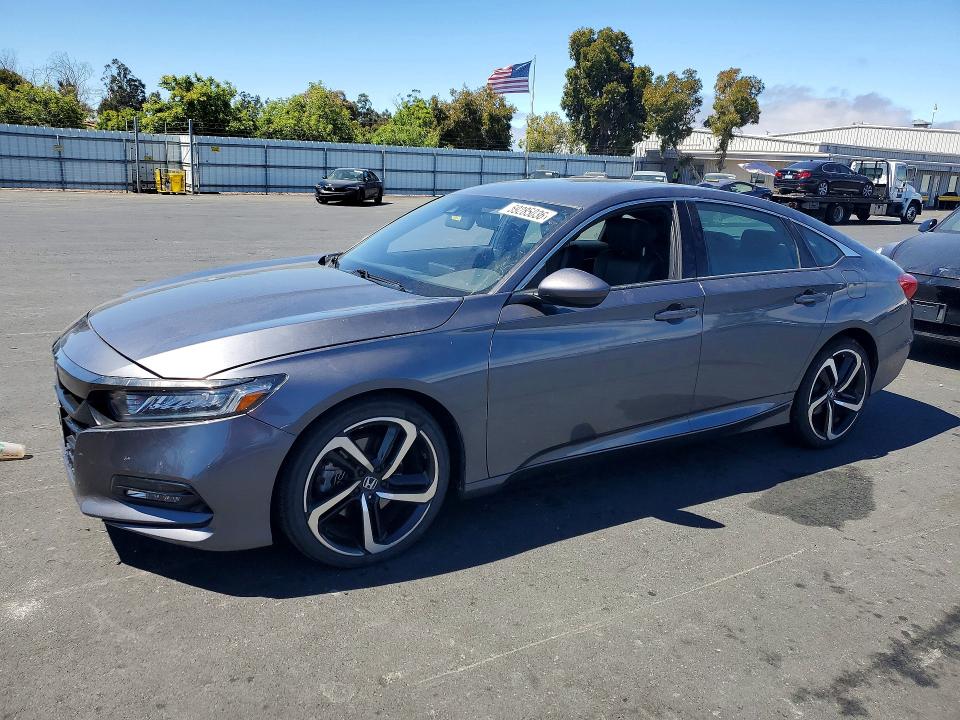 59285036 :رقم المزاد ، 1HGCV1F30JA076675 vin ، 2018 Honda Accord مزاد بيع