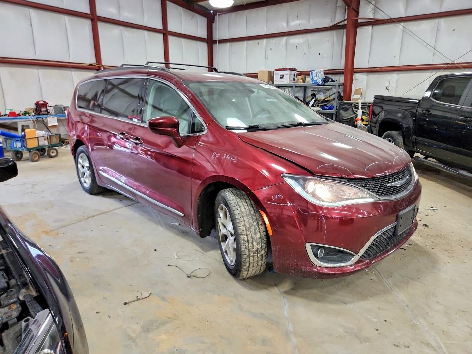 58594096 :رقم المزاد ، 2C4RC1BG7HR588009 vin ، 2017 Chrysler Pacifica مزاد بيع