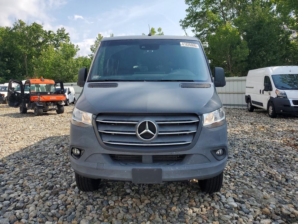 41635066 :رقم المزاد ، W1W4EBVY2MT060111 vin ، 2021 Mercedes-benz Sprinter مزاد بيع
