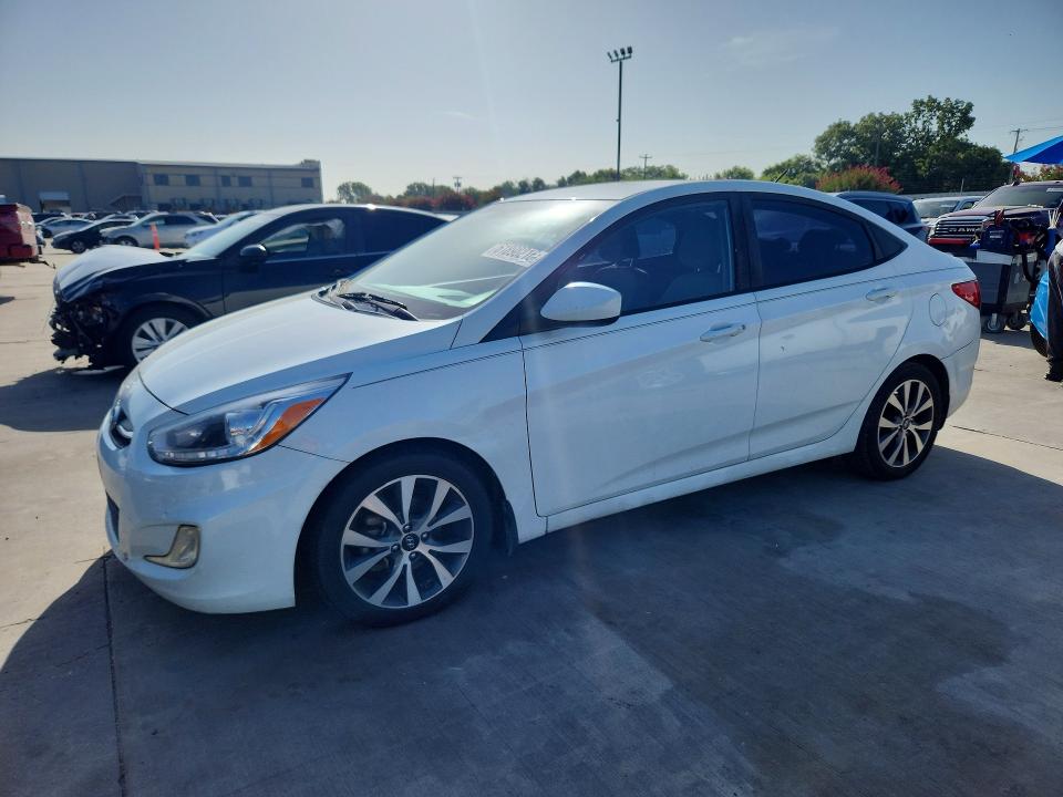61898216 :رقم المزاد ، KMHCU4AE6FU822138 vin ، 2015 Hyundai Accent مزاد بيع