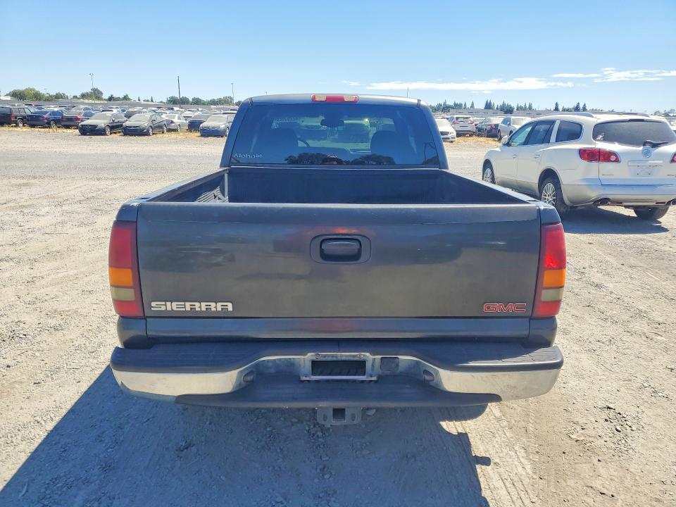 62253926 :رقم المزاد ، 2GTEC19V231175215 vin ، 2003 Gmc New Sierra مزاد بيع