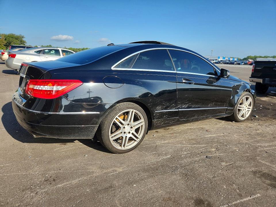 61839086 :رقم المزاد ، WDDKJ5GB8AF032872 vin ، 2010 Mercedes-benz E مزاد بيع