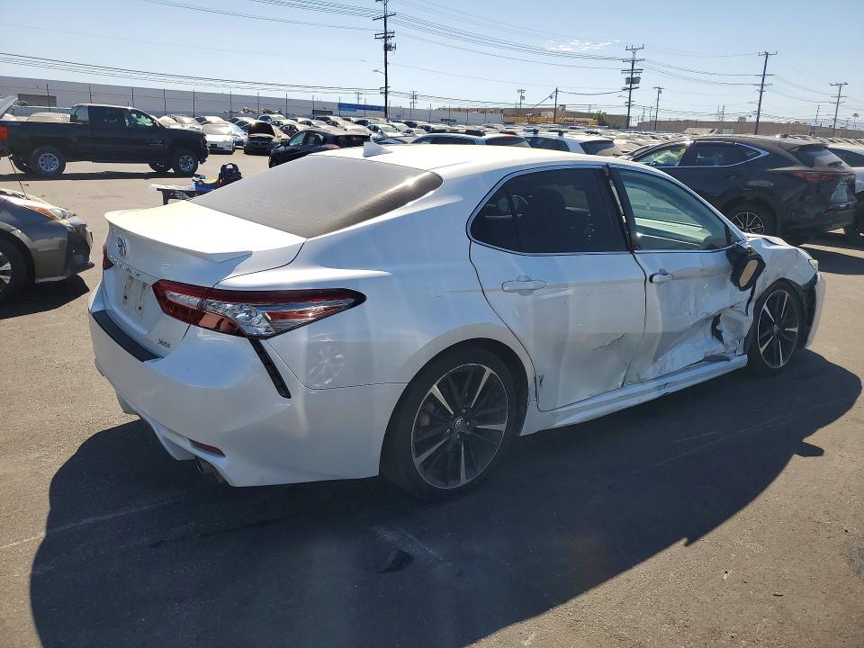 59676506 :رقم المزاد ، 4T1B61HK6KU796845 vin ، 2019 Toyota Camry مزاد بيع