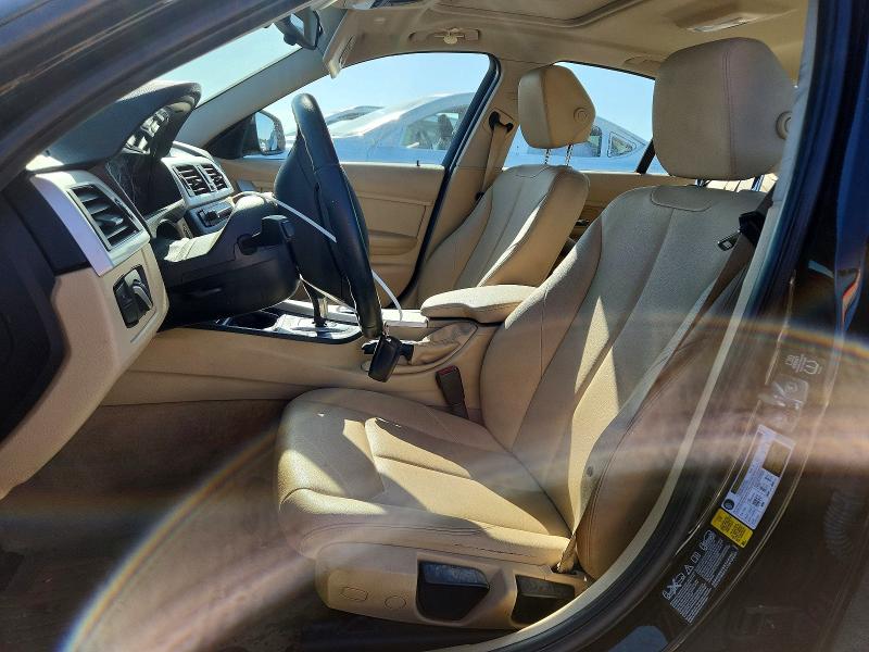 61083056 :رقم المزاد ، WBA3C3C54DF981866 vin ، 2013 Bmw 320 مزاد بيع