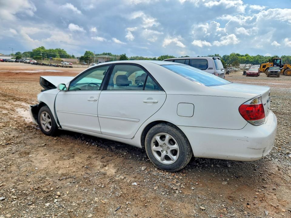 60861476 :رقم المزاد ، 4T1BE32K05U596880 vin ، 2005 Toyota Camry مزاد بيع