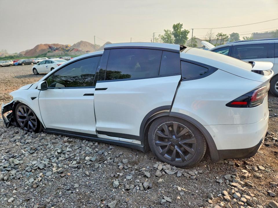 Продажа на аукционе авто 2022 Tesla Model X, vin: 7SAXCBE67NF338344, номер лота: 61428926