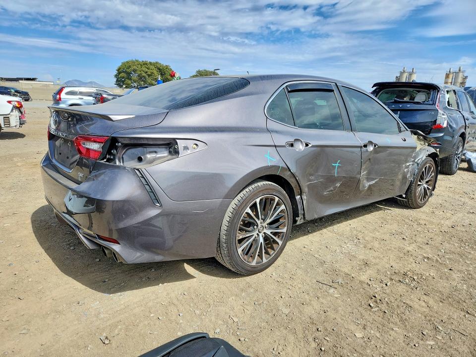 Продаж на аукціоні авто 2018 Toyota Camry, vin: 4T1B11HK9JU670380, номер лоту: 61623146