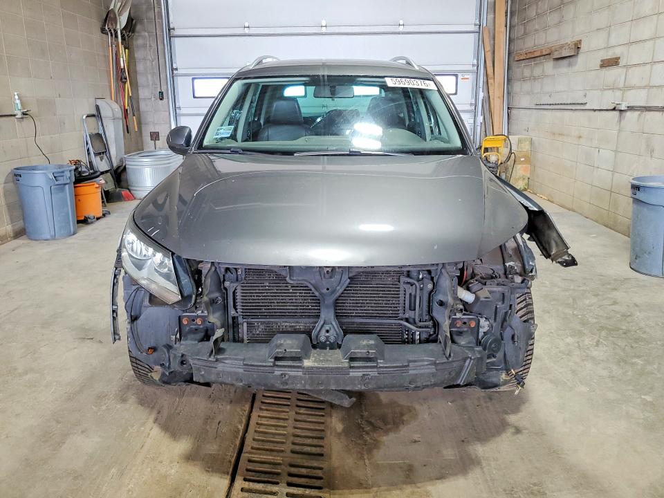 2014 Volkswagen Tiguan მანქანა იყიდება აუქციონზე, vin: WVGBV3AX1EW536530, აუქციონის ნომერი: 59690376