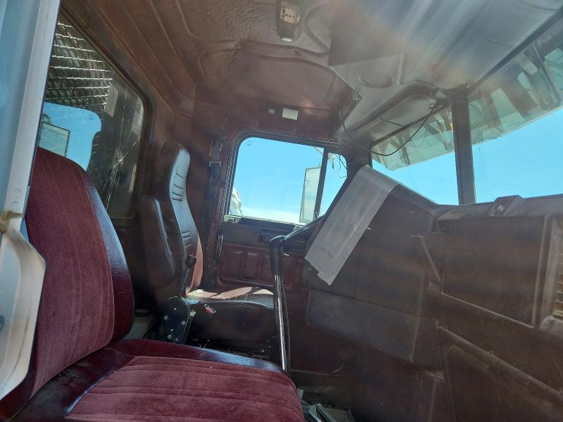 57855246 :رقم المزاد ، 1FUYDZYB8SP875878 vin ، 1995 Freightliner Conventional مزاد بيع