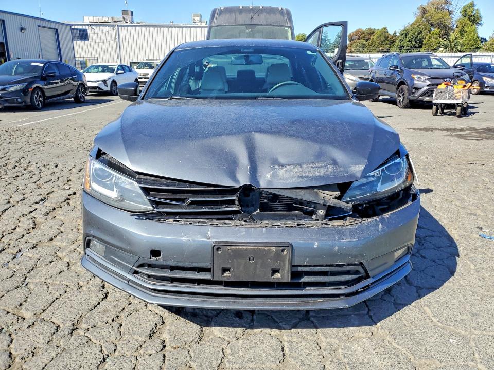 63246206 :رقم المزاد ، 3VWD17AJ8GM401038 vin ، 2016 Volkswagen Jetta مزاد بيع
